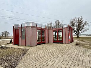 Almeerderstrand atelier met vlonder